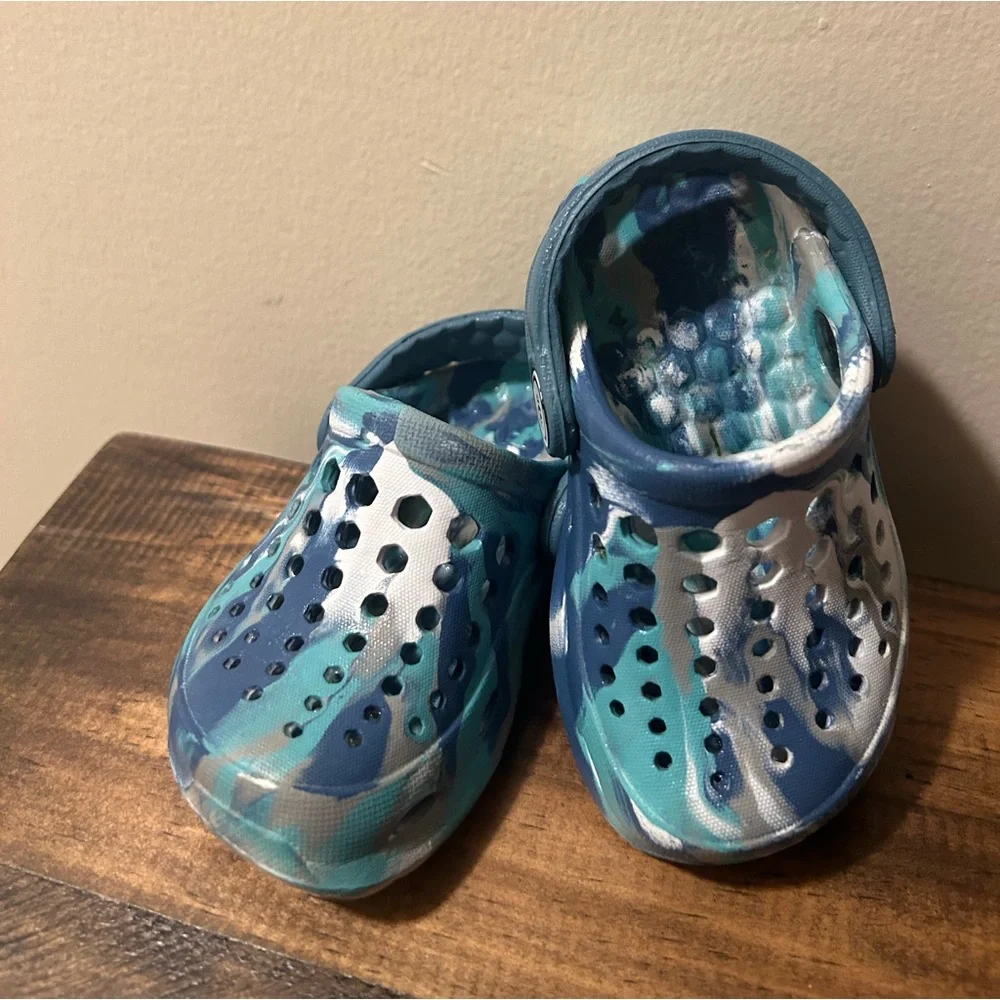 Joybees Baby Size 4/5 Blue, Green & White Tie Dye Slip On Clog Waterproof Summer